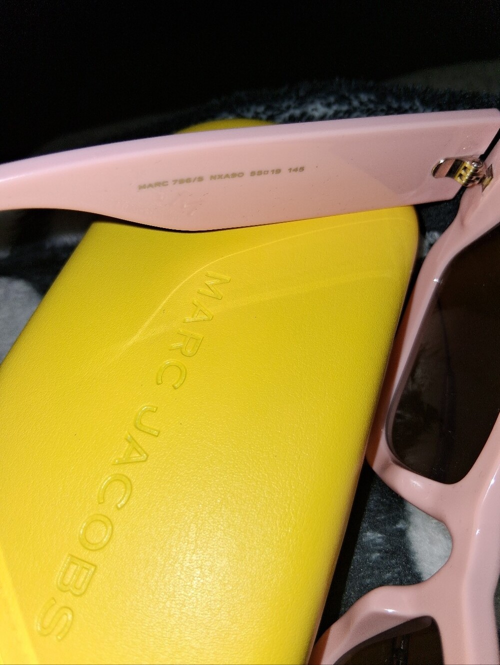 Marc Jacobs Pale Pink Cat-Eye Sunglasses with Dark Lenses. Brand New - Picture 4 of 4